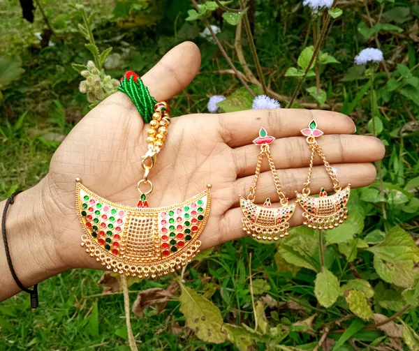 Assamese_Traditional_Red_And_Green_Colour_Joonbiri_Jewellery_Set_For_Women